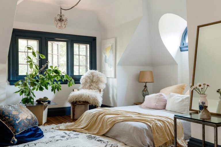 15 Brilliant Tricks to Make Your Bedroom Cozy